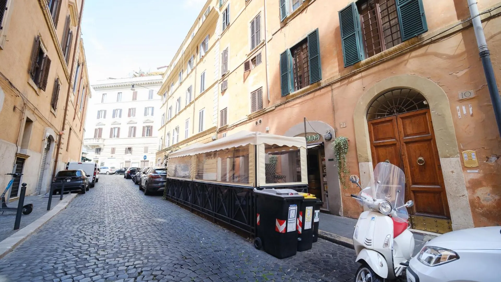 Golden House Buddyrent Rome Italië